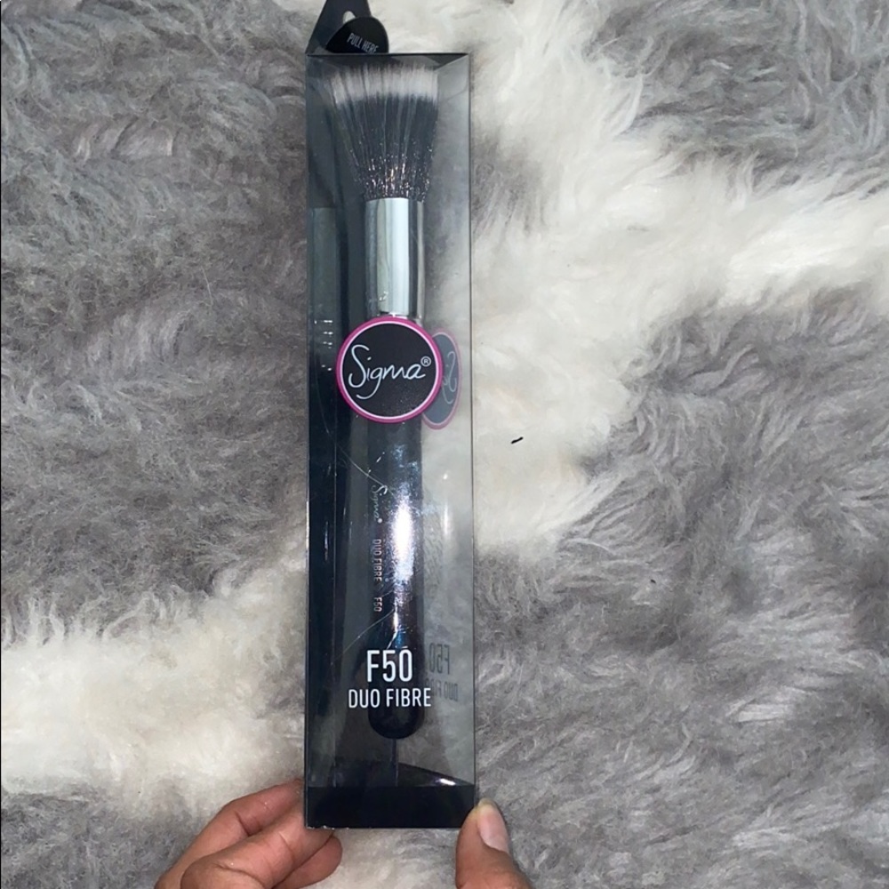 Sigma Beauty F50 Duo Fibre Brush - Black, Silver & White